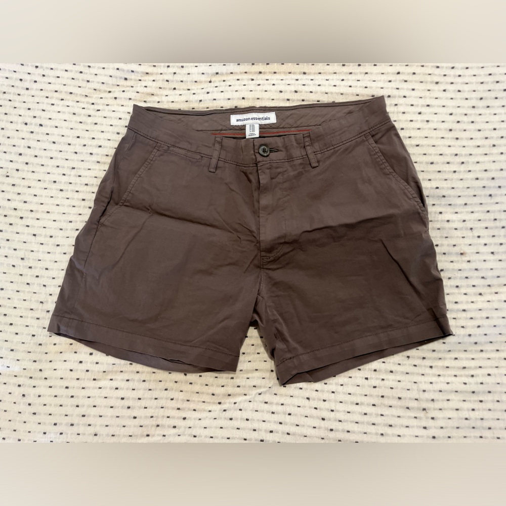 Men’s 5” inseam grey shorts